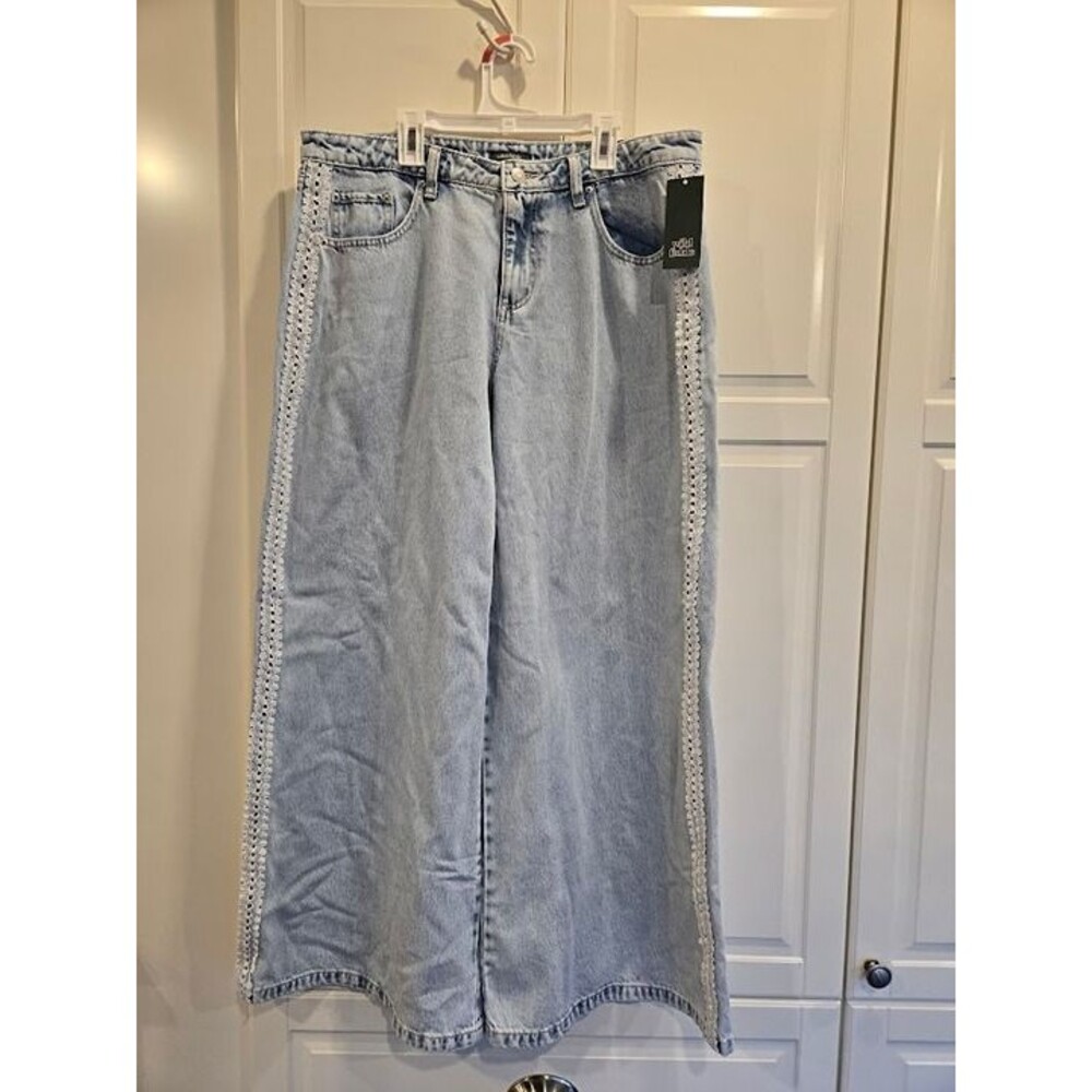 wild fable Light Wash Wide-Leg Jeans with Lace Trim - Picture 3 of 7